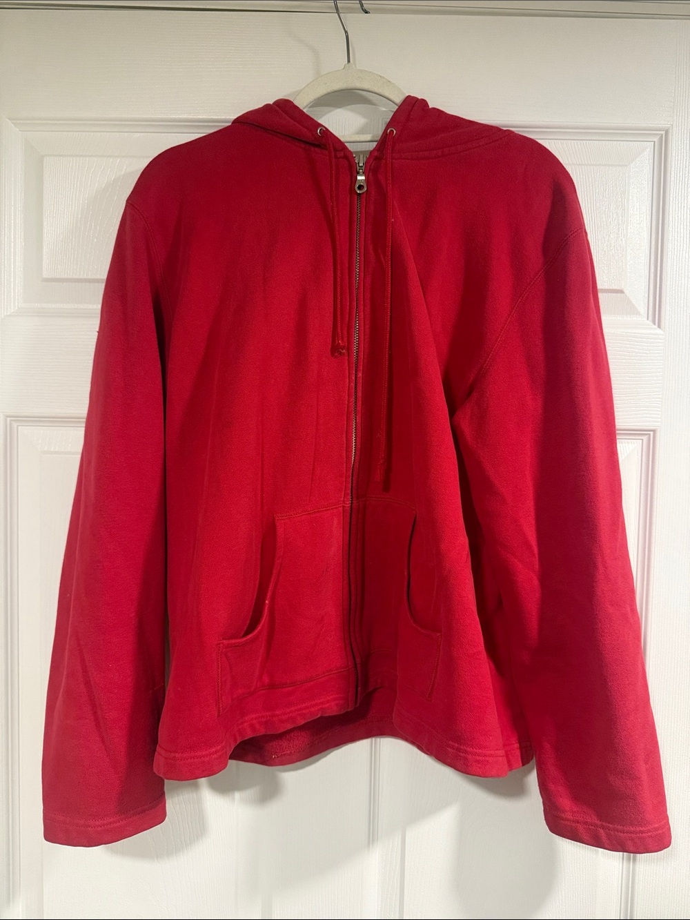 Classic Red Full-Zip Hoodie with Hood and Pockets